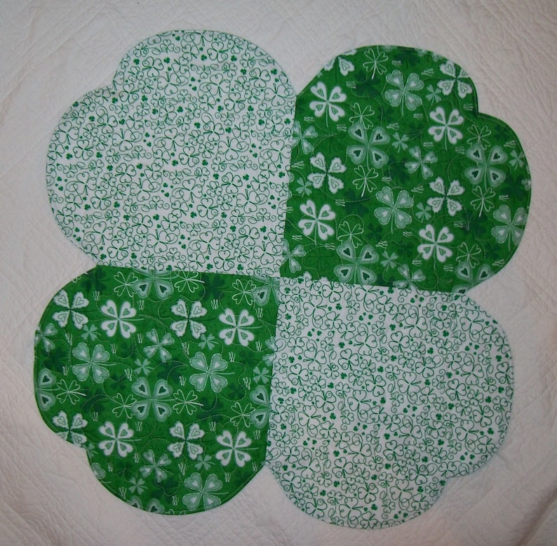 Patrick/'s Day table topper four leaf clover reversible spring table topper St shamrock round quilted table topper green white