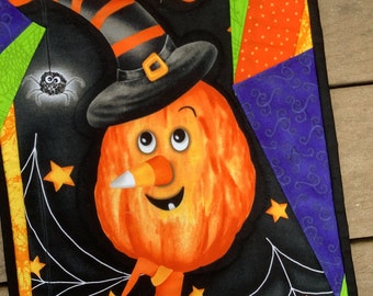 Halloween Pumpkin Stack Quilted Wall Hanging – Whimsical Fall Decor