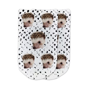 The faces on this design are printed in a pattern on the top of the socks so it will be seen on the top of the foot when worn.  Use people or pet faces for a pair of awesome custom printed socks.  One large face surrounded by four smaller faces.