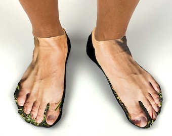 Funny Feet in Grass No Show Socks: Novelty Printed Socks
