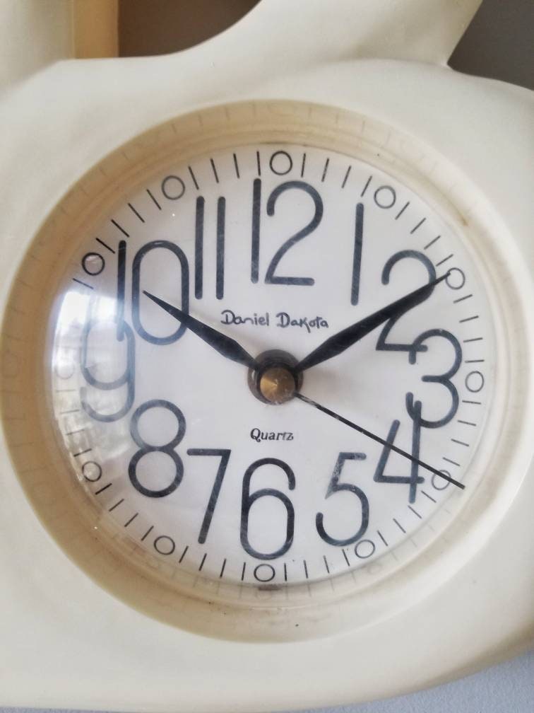 Vintage bath clock by Daniel Dakota eighties clock