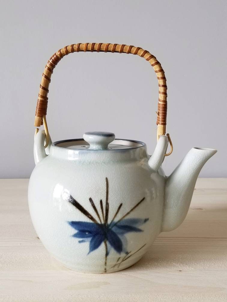 Japanese style tea pot with 6 cups Yunomi cups and tea pot with