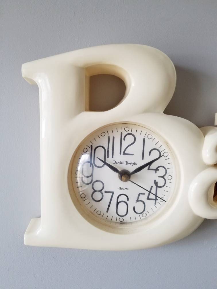 Vintage bath clock by Daniel Dakota eighties clock