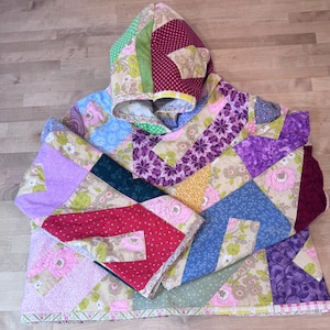 Jaqueta com capuz vintage em patchwork | Jaqueta cottagecore reciclada, peça única