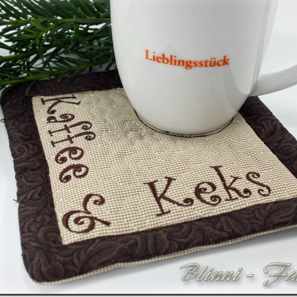 Mug Rug KAFFEE & KEKS, der Becherteppich, MugRug, Untersetzer für die Kaffeepause auf dem Schreibtisch