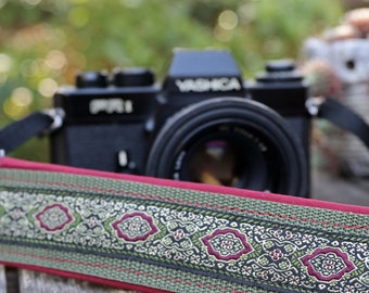 Camera strap for DSLR or system camera