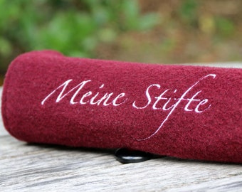 Roll-up pencil case with precious embroidered lettering made of woollen fabric, 12 pockets for pens, various colours