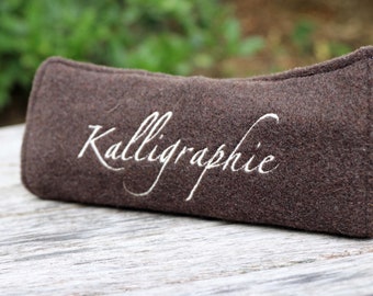 Roll-up pencil case with precious embroidered lettering made of woollen fabric, 12 pockets for pens, various colours