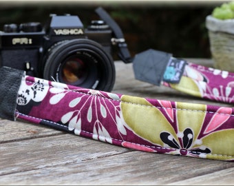 Camera strap with great flower print for DSLR or system camera