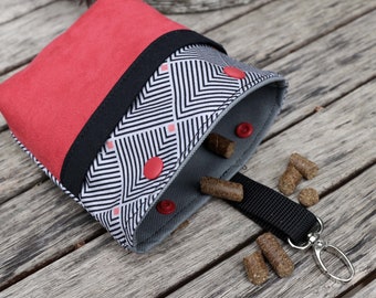Treat bag for your dog in three variations, doggy walking pouche for training