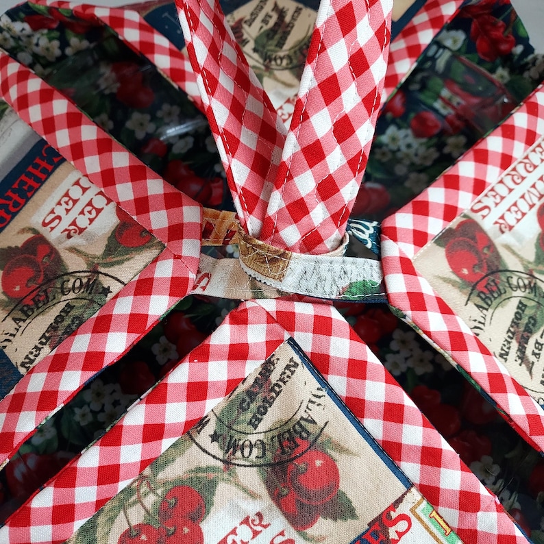 Cherry Theme Pie Carrier, Timeless Treasures, Insulated/Reversible Food Tote, Pretty Gift Ideas for Her, Food Gift Ideas, Washable