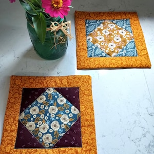 Set of Two Quilted Pot Holders, Rustic Floral Hot Pads, Rustic Kitchen Decor, Kitchen Gift Set, Handmade Kitchen