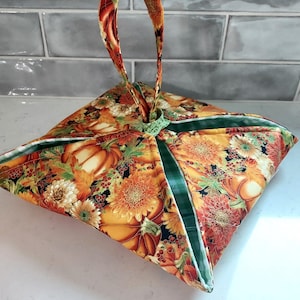 Pumpkins and Fall Leaves, Pie Carrier, Autumn Theme, Insulated Food Carrier, Casserole Tote, Hostess Gift Ideas, Potluck Ideas, Gingham