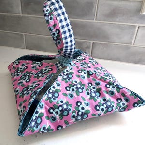Florals and Gingham Food Tote, Insulated Pie Carrier, Reversible, Washable, Pot Luck, Picnics, Gifts for Her, Church Suppers, Pretty Gifts