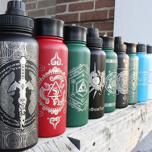 Botella de agua de la leyenda de Zelda: acero inoxidable con aislamiento y grabado personalizado