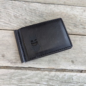 Billetera plegable con clip para billetes y diseño de murciélago, con recorte de máscara, de piel de grano completo, hecha a mano, regalo personalizado, para hombre, color negro y gris, personalizada