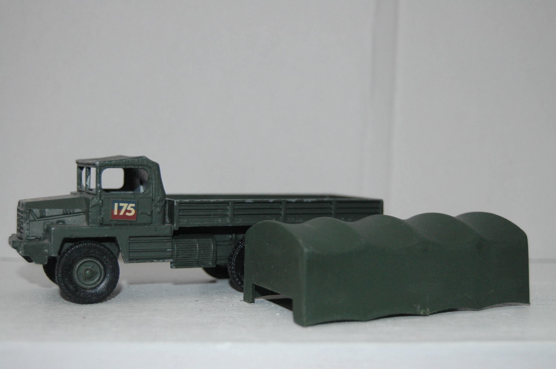 Dinky Toys France Berliet Gazelle bâché militaire