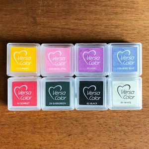 Klein VersaColor-stempelkussen, 8 verschillende kleuren, matte inktblokjes om te knutselen, stempelkussen voor gastenboek en vingerafdrukken