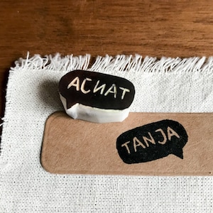 Sello de goma personalizado con tu nombre, firma tallada a mano para tarjetas de felicitación, mini ex libris para ratones de biblioteca, bocadillo de diálogo personalizado