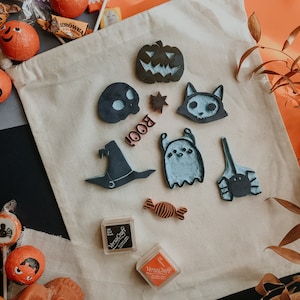 Kit de manualidades creativas de Halloween para niños: estampe una bolsa de algodón con cordón, actividad de fiesta infantil fácil y sin complicaciones, bolsa de truco o trato hecha a mano