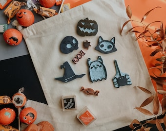 Creative halloween craft kit for kids: stamp a drawstring cotton bag, easy and mess free children party activity, diy trick or treat pouch