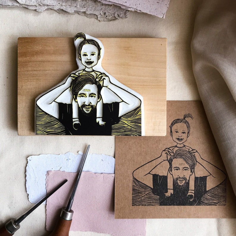 Custom portrait rubber stamp mother or father with a kid, sweet personalized gift for parents, hand carved artwork for nursery decoration image 1