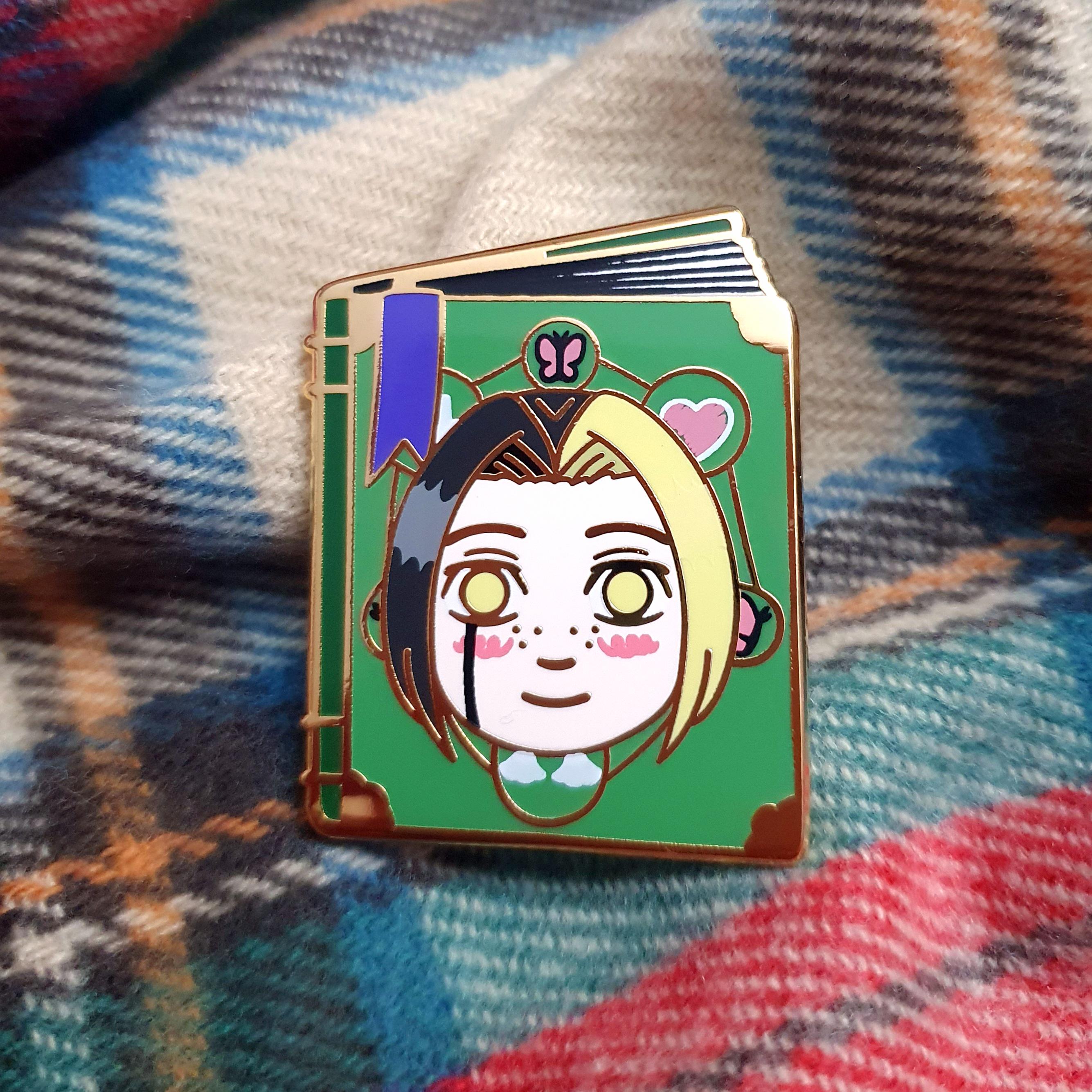 Bücherwurm Anime Magier Maskottchen Emaille Pin