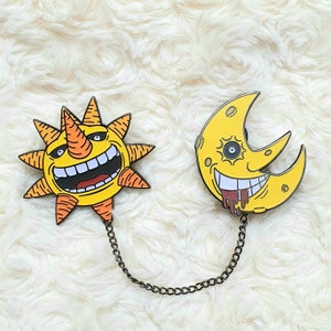 Emaille pins ketting zon en maan Soul Eater