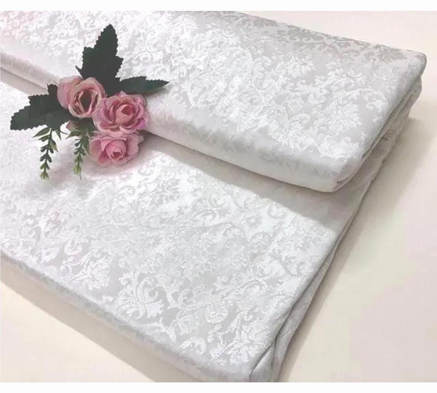 Stock Jacquard à Motifs Blancs – Marque Spartan – Tissu Neuf – Idéal Couture