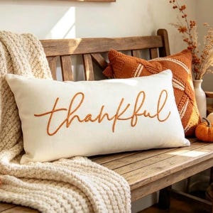 Cojín bordado "50% Thankful/Grateful", decoración de otoño, cojín otoñal, decoración acogedora de otoño, regalo de Acción de Gracias, cojín decorativo navideño, decoración de cosecha