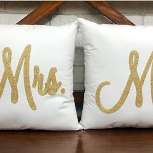Mr. and Mrs. His and Hers Kissen Set, Hochzeitsgeschenk für paar, Geburtstagsgeschenk, Hochzeit Dusche Geschenk, Geschenk für die Braut, Geschenk für Sie.