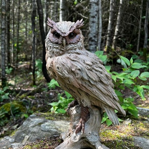 Eagle Owl Figurine on Tree Stump Home Garden Decoration Resin 14 in. H. Horned Owl Lovers Yard Ornament Home Decor Collectors Owls Rustic