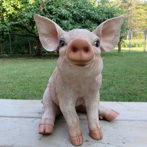 Pig Farm Yard Figurine Sitting , Garden Statue Resin Yard Ornament Lawn Decoration,  Garden Decoration 10 x 9 in. Oinker, Porkchops,