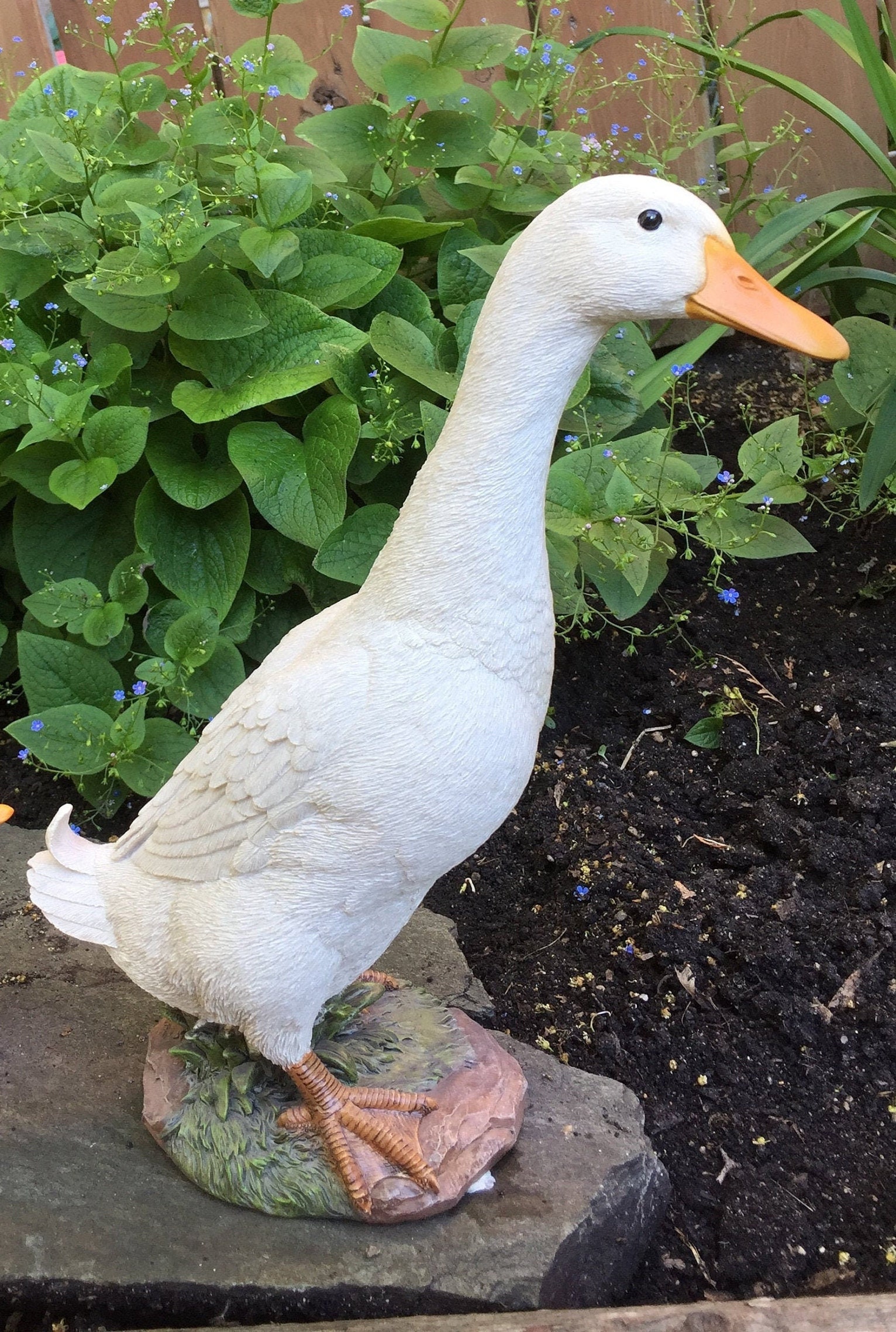 Hot Selling Customized Color Duck Figurine Garden Home Decoration
