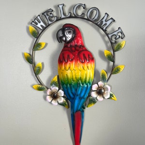 Parrot Welcome Metal Wall Sign, Yard Garden Decoration Tropical Birds Bright Colors Indoor or Outdoor