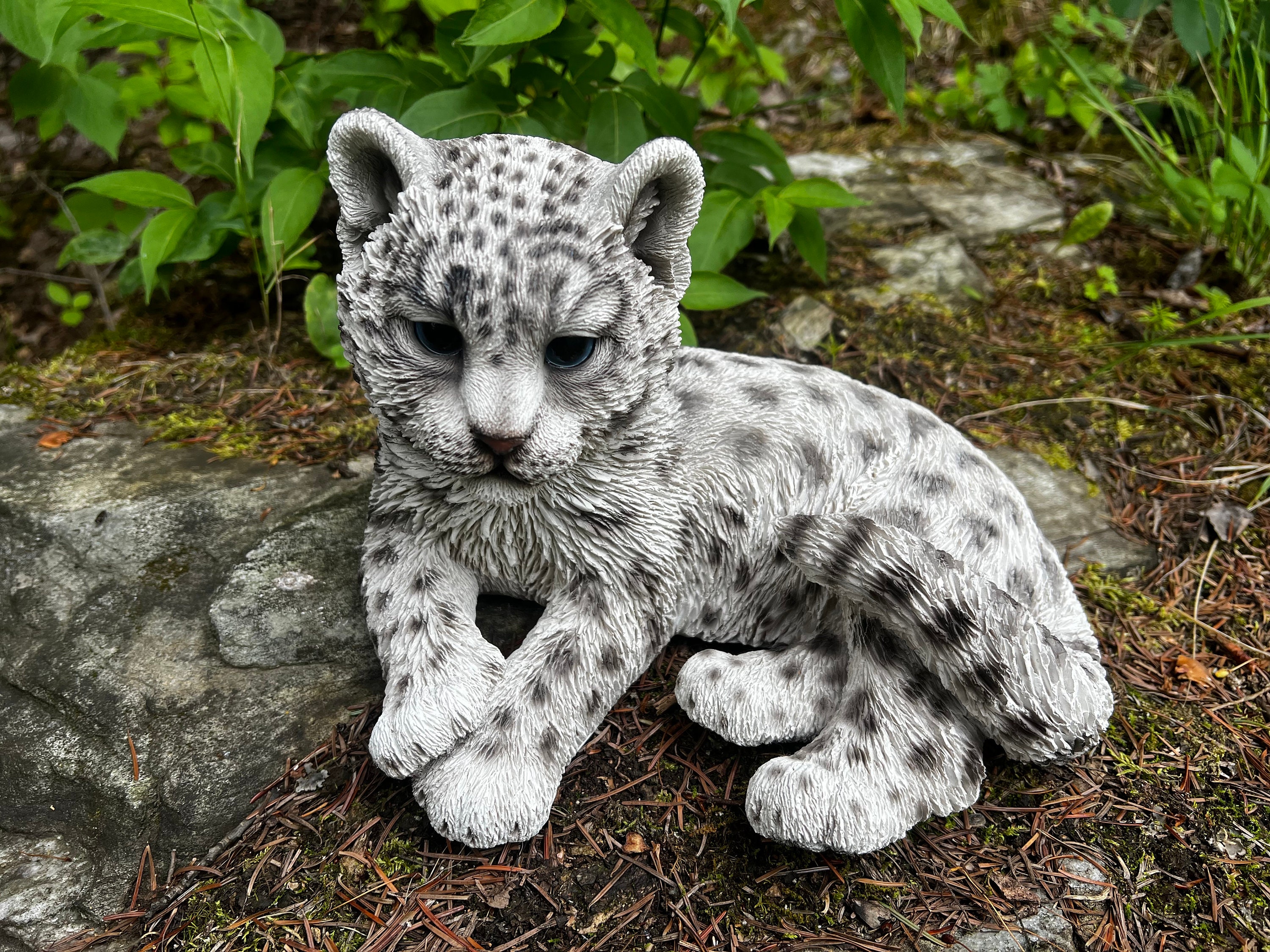 😍 'Snowy' Large Ceramic Snow Leopard Statue Vintage 😍 Starting at £450  Shop Now 👇👇
