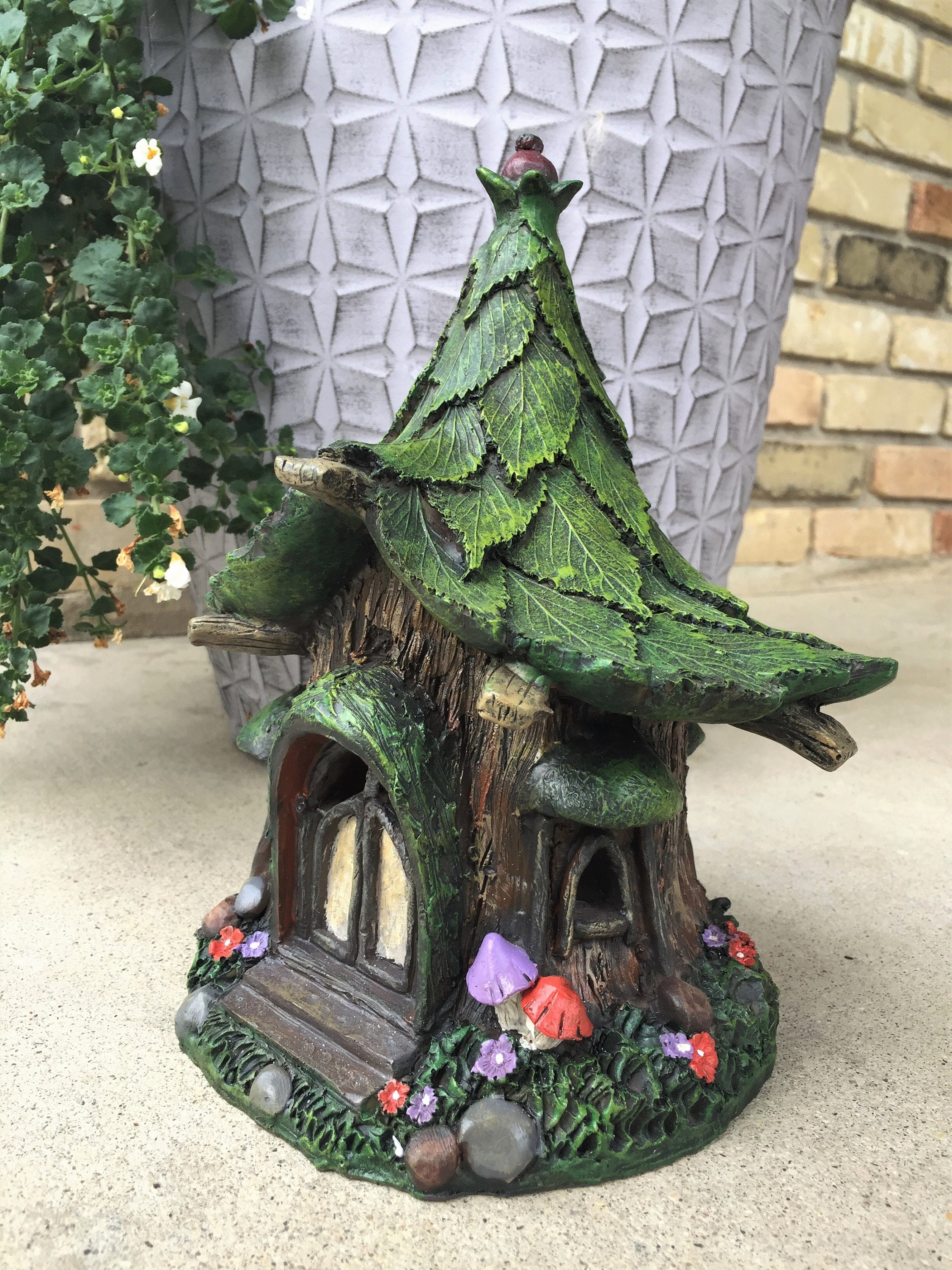 Houchu Fairy Cottage Garden Light A Resin Miniature Floral Roof Cottage with Solar LED Lights Yard Walkway Fairy House Figurine 