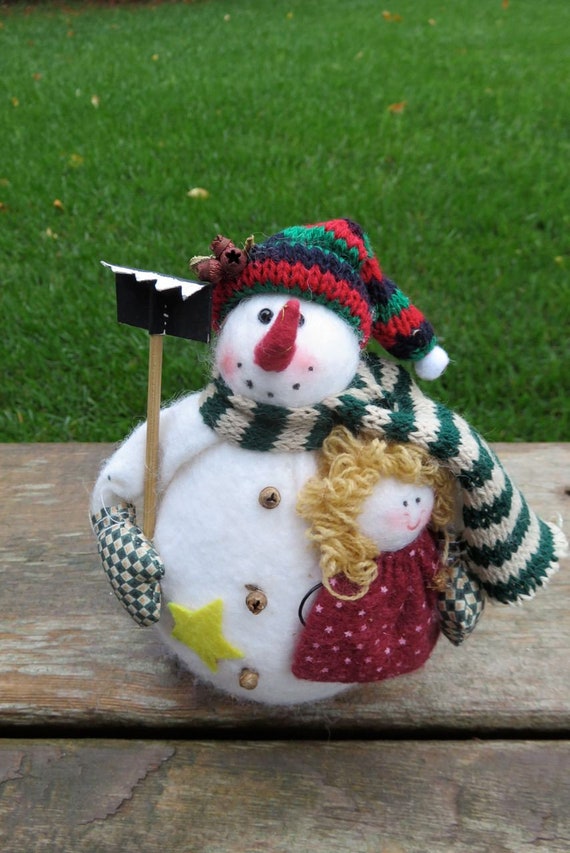 Muñeco de nieve con bufanda de lana sostiene la muñeca debajo - Etsy