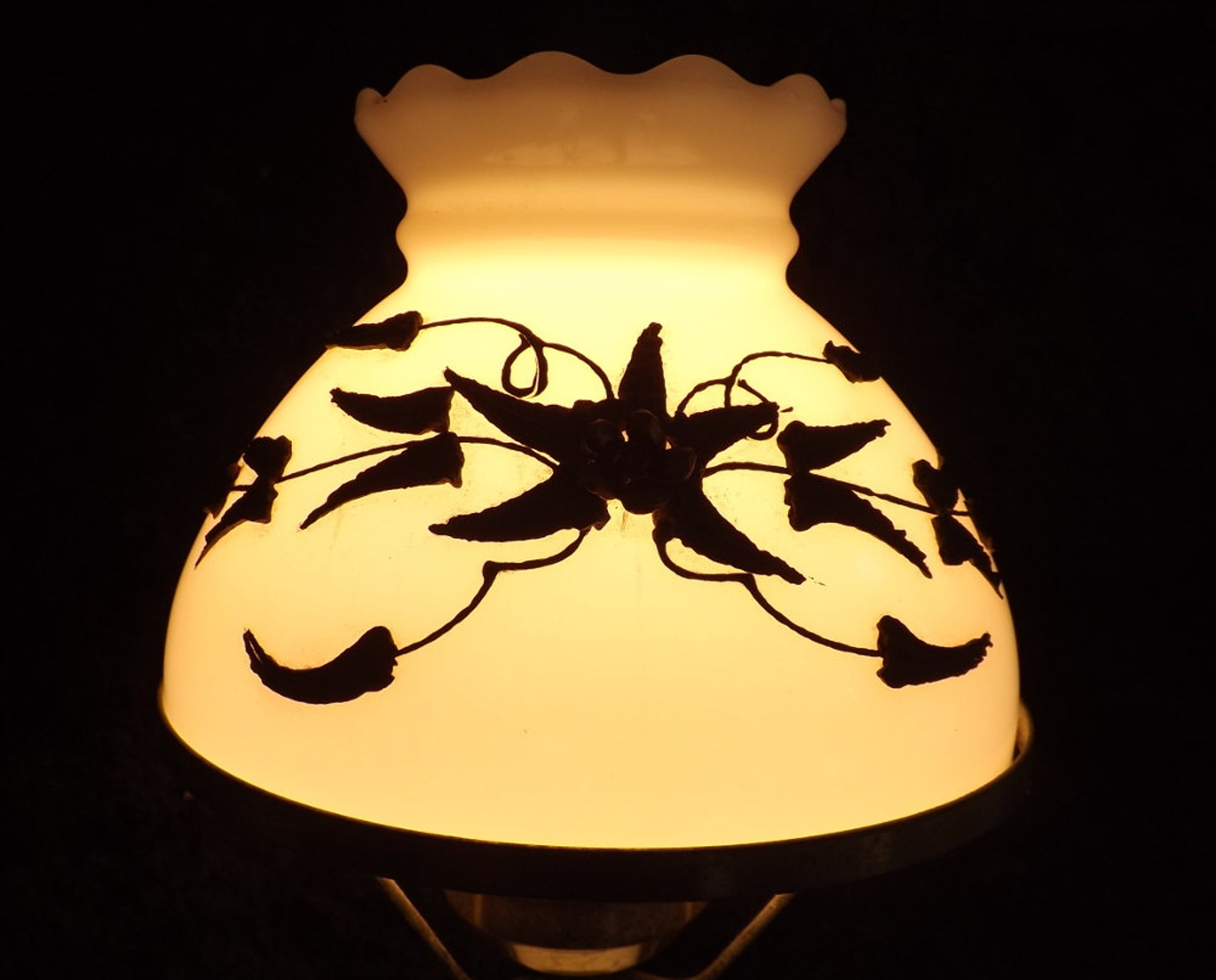 White Dresser Lamp With Metal Rose and Leaf Design Etsy