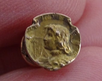 Religieus antiek Frans vermeil vergulde (GEMARKEERD) manchetknoopknoop van Jeanne d'Arc Jeanne d'Arc.