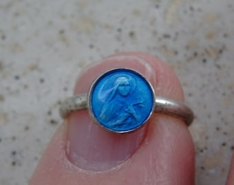 Religieuze zilveren Franse katholieke geëmailleerde ring Sieraden van Sint Theresia souvenir van Lisieux. (B1)