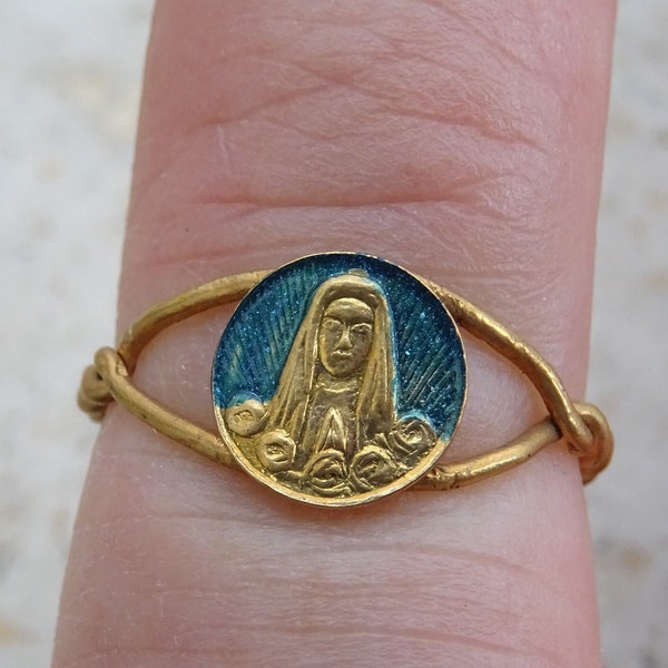 Bague religieuse catholique antique de la Sainte Vierge Marie en plaqué or vermeil ( MARQUÉ ). ( C 1 )