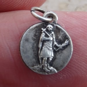 Religijny antyczny katolicki srebrny medalion, zawieszka, medalion, święty amulet, pamiątka z Albiate. ( 1 A )