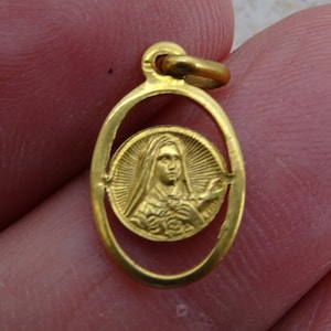 Religious French vermeil gold plated ( MARKED ) catholic medal pendant medaillon Holy charm medallion of Saint Therese of Lisieux. ( Q 11 )