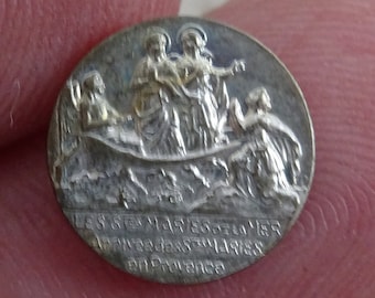 Religious silver plated catholic plaque token medallion image of Holy Virgin Mary souvenir of Saint Maries de la Mer.  ( C 8 )