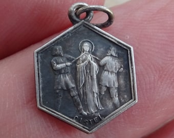 Religieus antiek verzilverde medaillehanger medaillonbedel medaillon van Saint Godelieve souvenir van Gistel, een bedevaartsoord in België. O 1