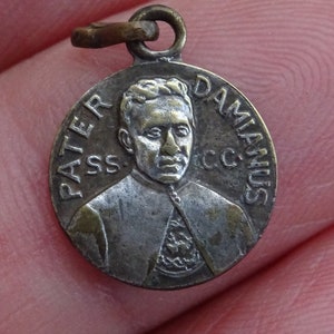 Religious antique catholic silver plated medal pendant charm medallion of Father Damien Pater Damiaan de Veuster de Molokai. ( S 19  )