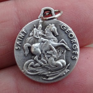 Pingente religioso vintage de medalha católica prateada francesa, amuleto sagrado de São Jorge, São Jorge, São Jorge. ( 16 )