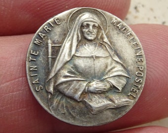 Religieuze antieke Franse katholieke verzilverde medaillehanger Heilige bedel token plaquette medaillon van Saint Marie Madeleine. (A 8a)