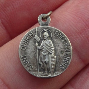 Religious antique silver ( MARKED ) catholic medal pendant medaillon Holy charm medallion of Saint Quirin in Leernes in Belgium. ( 3 f )